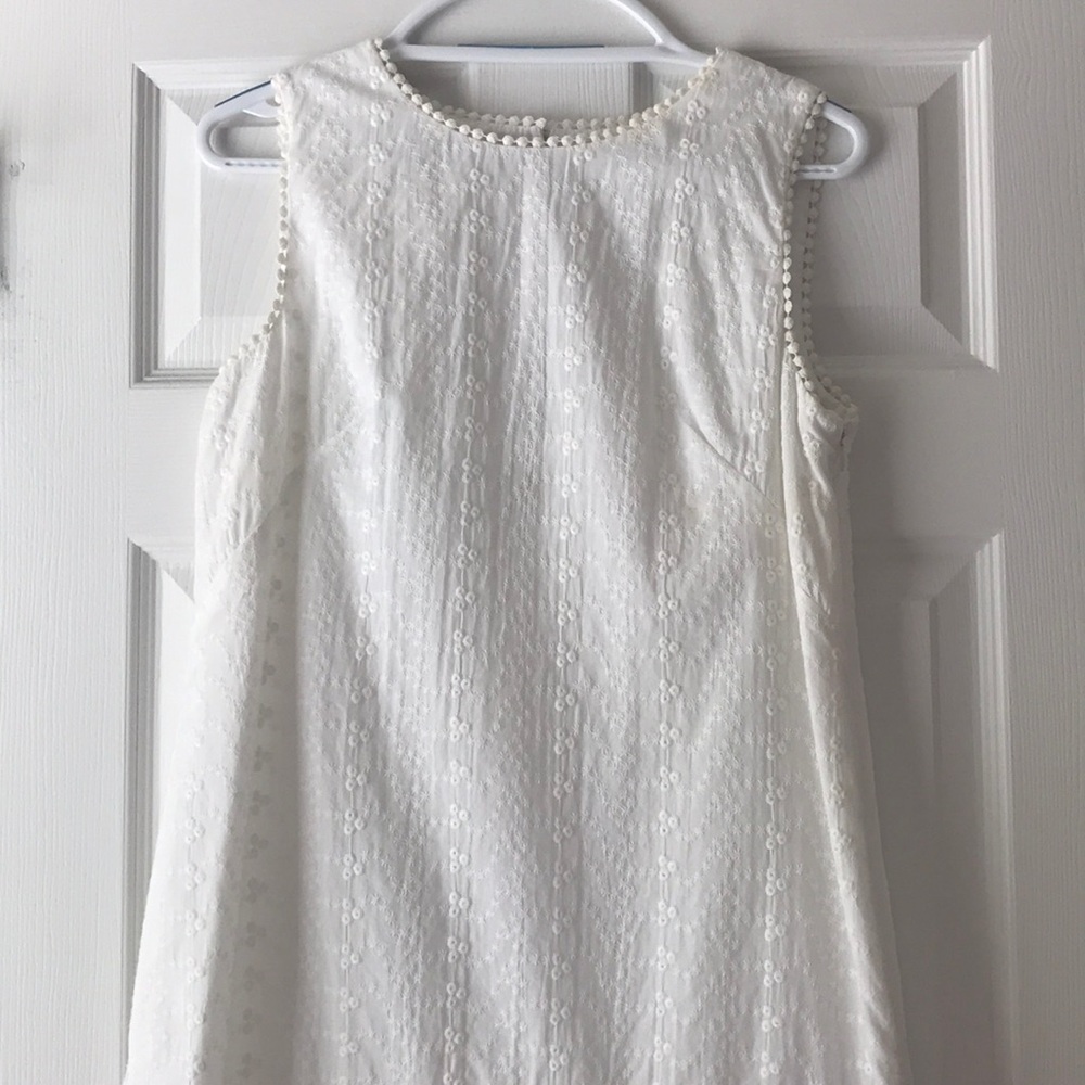 Sleeveless embroidered dress with back cutout